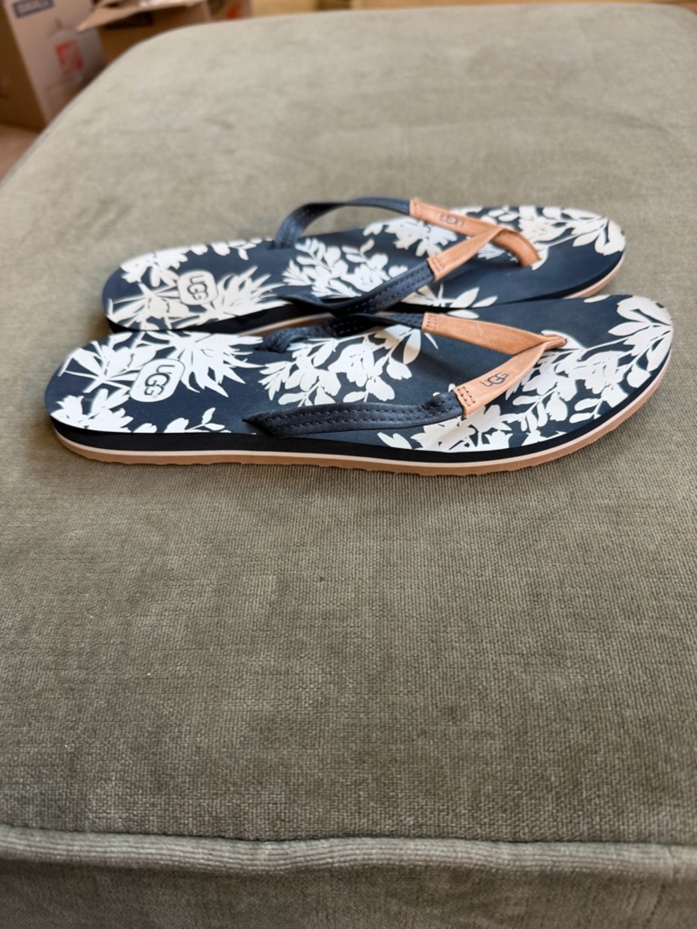 Size 7.5 UGG Magnolia Island Floral model EUC